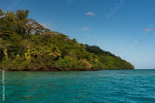 Huahine's lagoon, French Polynesia © Azathoth Pics