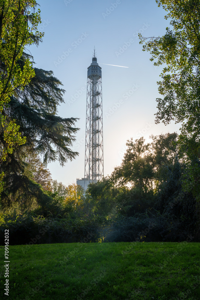 Obraz premium Parco Sempione, public park in Milan at fall