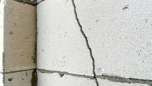Fotografie Corner of room with crack in wall, a crack in gas block wall, defective wall, cr