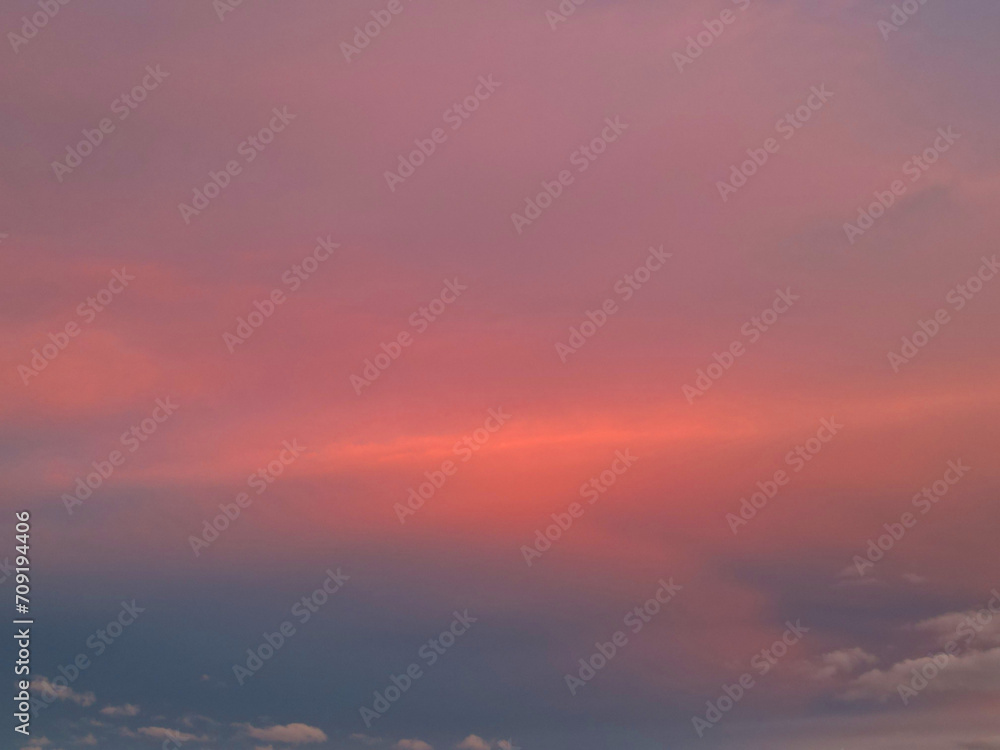 Obraz premium Pink clouds in the sunset sky