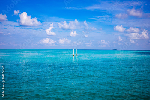 background of turquoise sea and blue sky © Melinda Nagy
