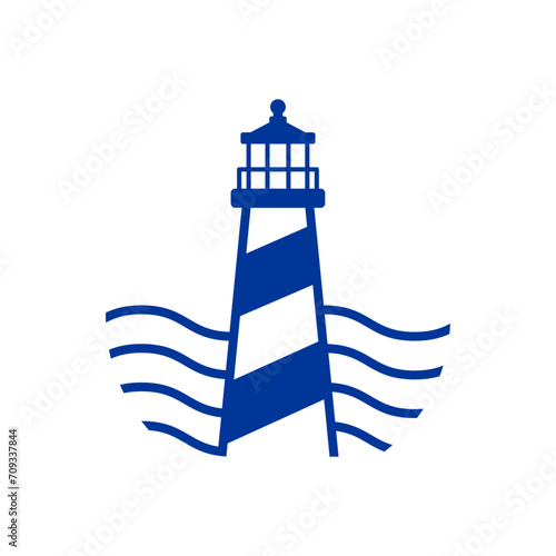 Logo Nautical. Icono de torre marítima en puerto. Faro de luz lineal con olas de mar