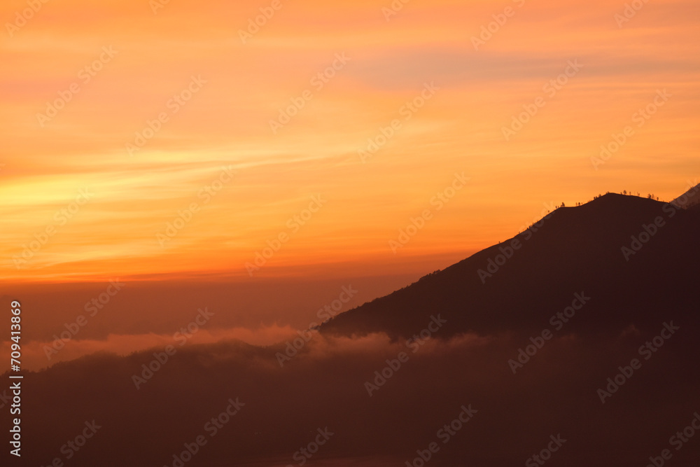 Magnificent sunset on Mount Batur: a captivating combination of nature and sunshine. indonesia bali island