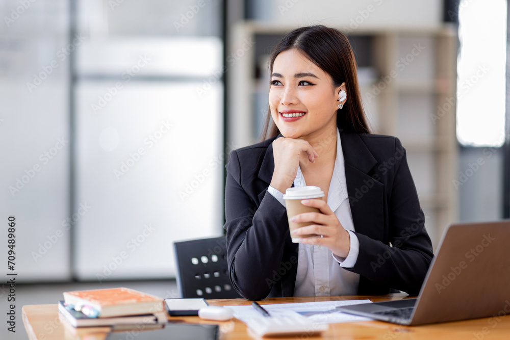 Portrait of Asian business woman holding coffee cup with work in workplace office Business documents money financial planning concept
Portrait of Asian business woman holding coffee cup with work in workplace office Business documents money financial planning concept
