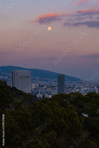 夕暮れ時の町並み