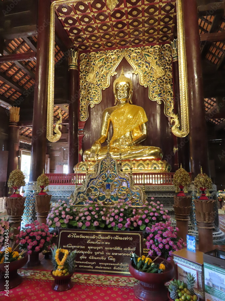 Golden buddha statue in Thai temple
