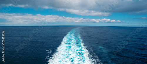 Bild auf Leinwand Wake of a ship at sea