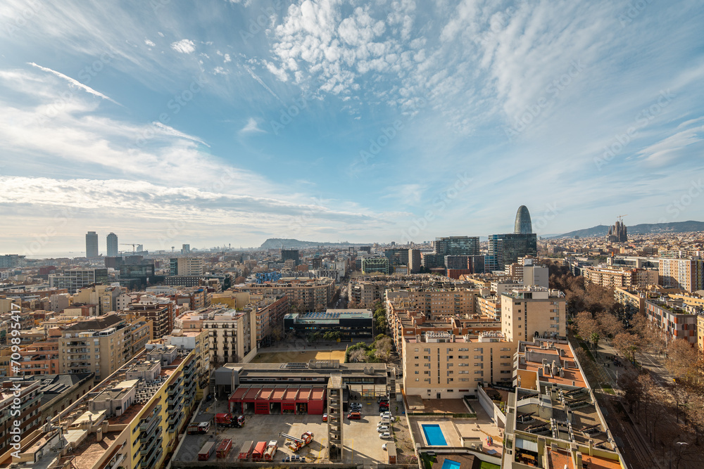 Fototapeta premium Panoramic picture of Barcelona city stretching to horizon