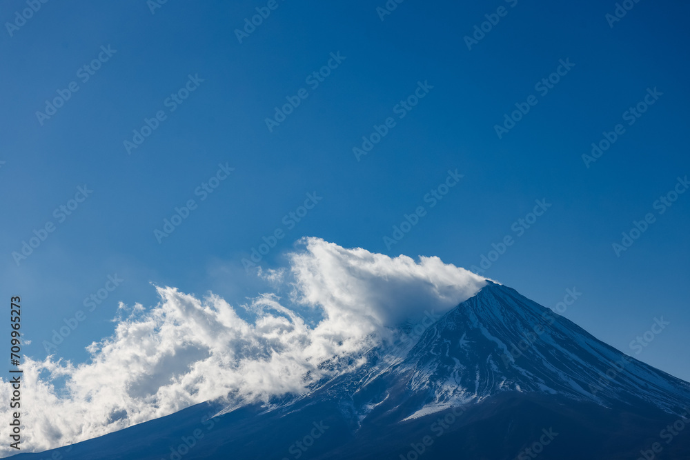 強風の富士山