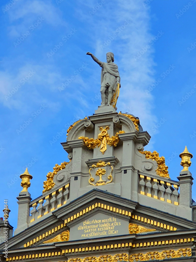 Obraz premium Statue of Saint Homobonus in Cremona, embodying piety and devotion. A tribute to faith and virtue, this sculpture stands as a symbol of spiritual grace and Italian heritage