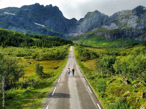 Pärchen im Urlaub in Norwegen