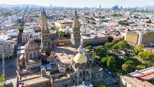 Catedral de Guadalajara, famosa por sus años de antigüedad, y su arquitectura interior y exterior siguen resaltando hoy en día. 