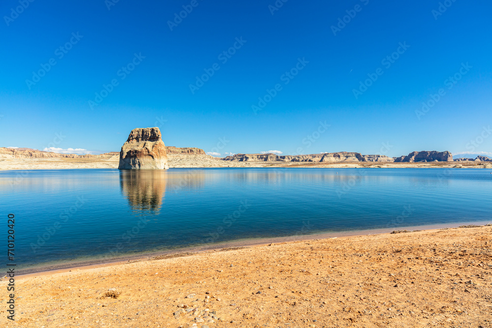Beautiful Lone Rock Canyon in lake Powell, Utah Beautiful Lone Rock Canyon in lake Powell, Utah