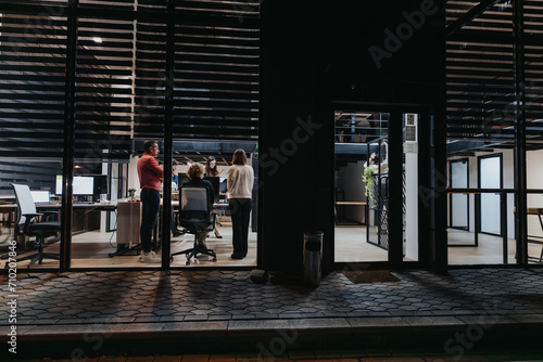 Wallpaper Mural Collaborating Team Analyzing Business Growth and Discussing Marketing Strategy for Corporate Project. Torontodigital.ca