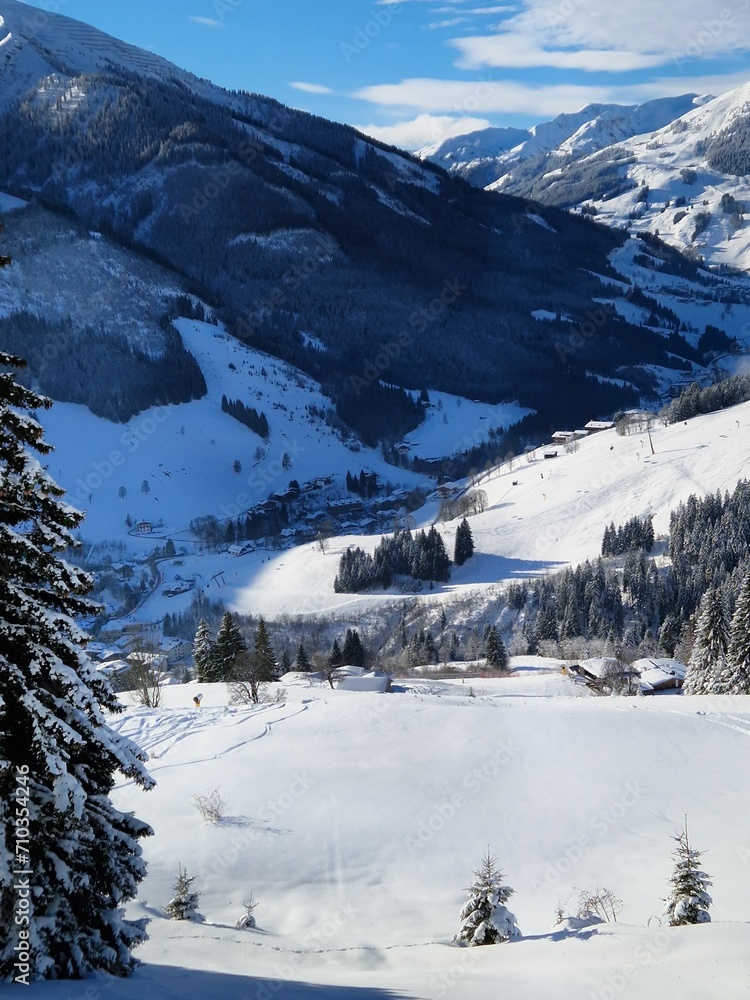 Skifahren in Saalbach, Blick Richtung Bernkogel