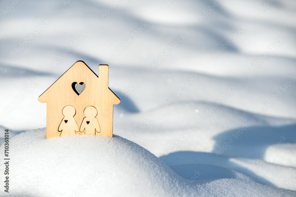 Φωτογραφία The symbol of the house stands among the snow-covered landscape