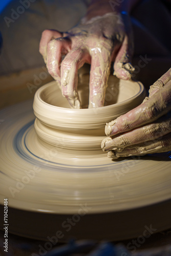 Création de poterie et céramique au tour photo