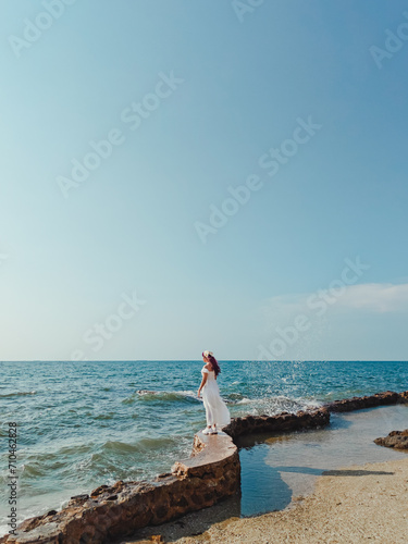 Canvas Print girl standing by the sea