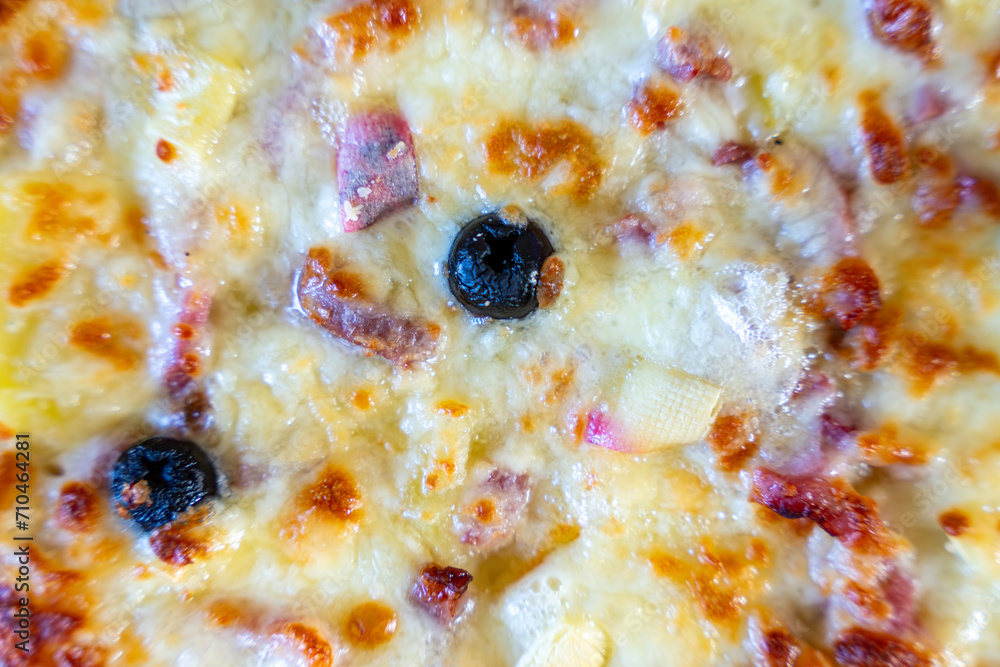 pizza au fromages avec olives pizza au fromages avec olives