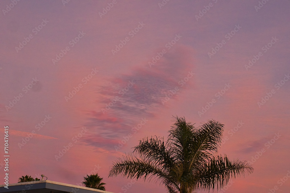 Obraz premium Sunset during astronomical low tide in Carpinteria, California