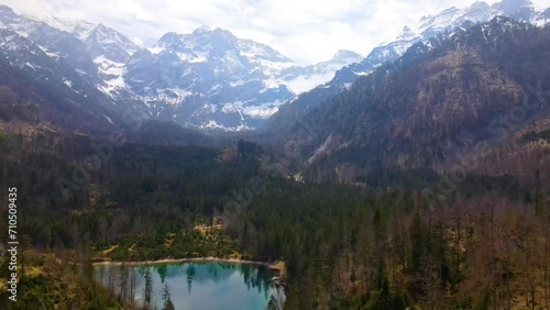 Drohnenflug in den Bergen