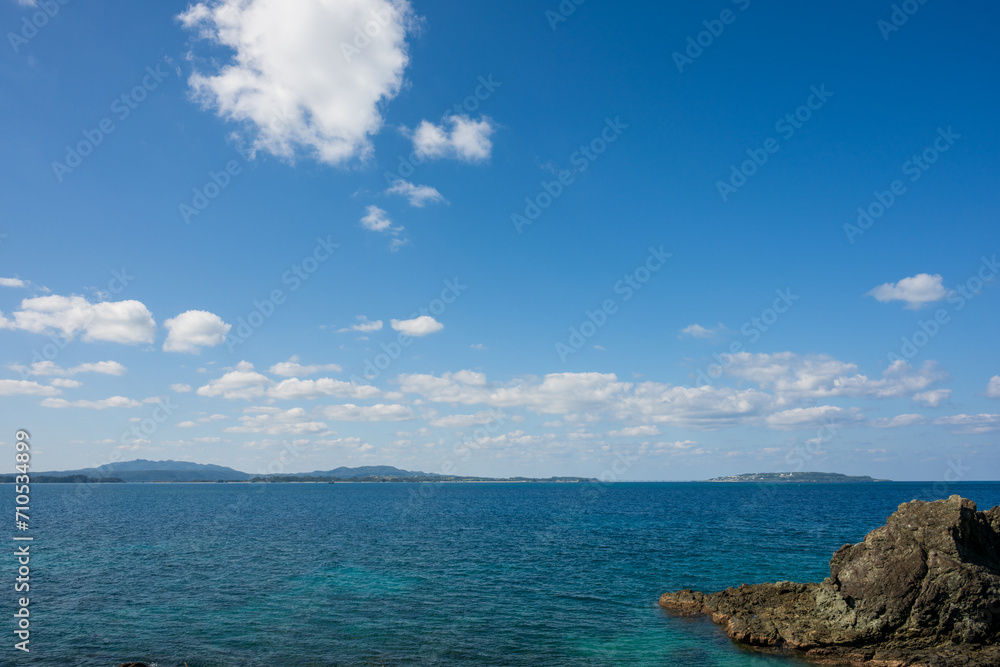 日本の沖縄県のとても美しい海の風景