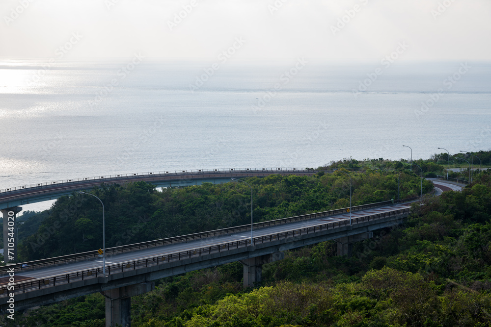 日本の沖縄県のニライカナイ橋の美しい景色