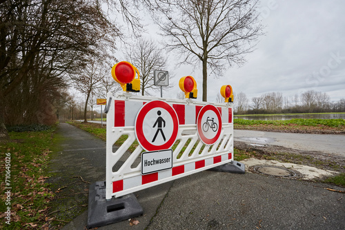 Strassensperung Hochwasser