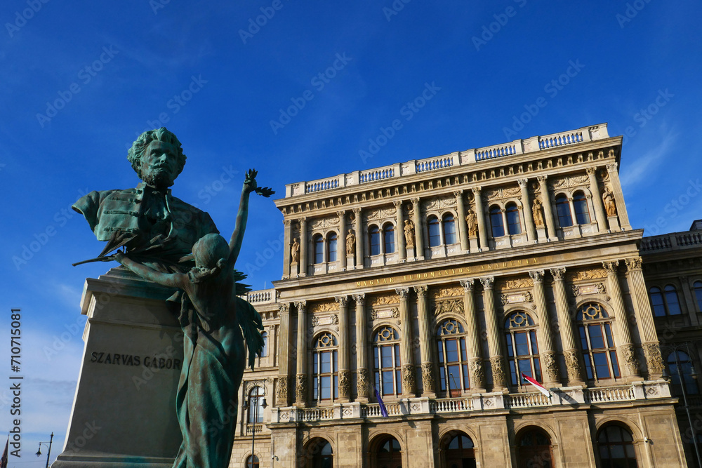 Fototapeta premium Statue von Gábor Szarvas Budapest V., Széchenyi István tér