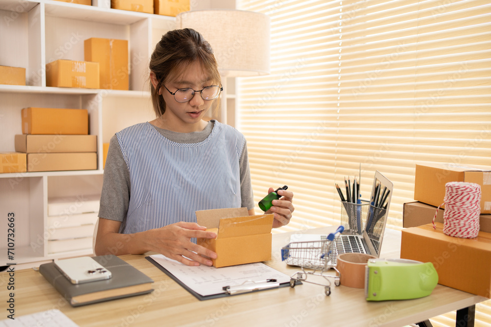 Packing box, Pack Products Into Postal Boxes To Deliver to customers, Sell products online, Freelance working. Packing box, Pack Products Into Postal Boxes To Deliver to customers, Sell products online, Freelance working.