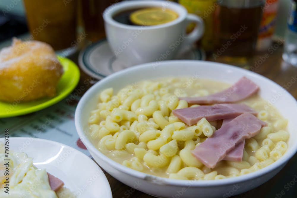 Soup of macaroni with ham Soup of macaroni with ham