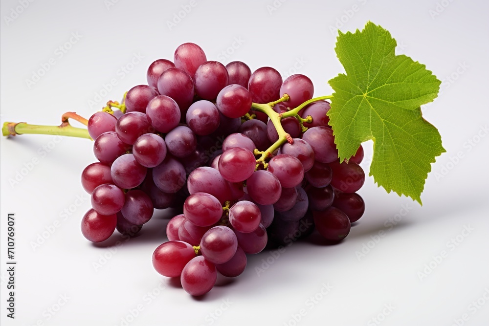 Obraz premium High quality detailed purple grape isolated on white background for advertising and promotional use