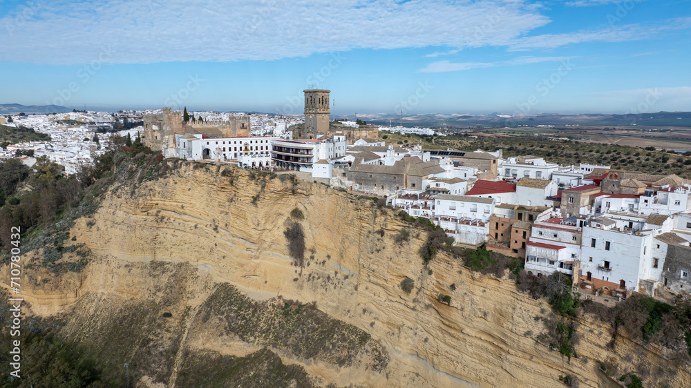 vista aérea del bonito pueblo blanco de Arcos de la Frontera en la provincia de Cádiz, Andalucía