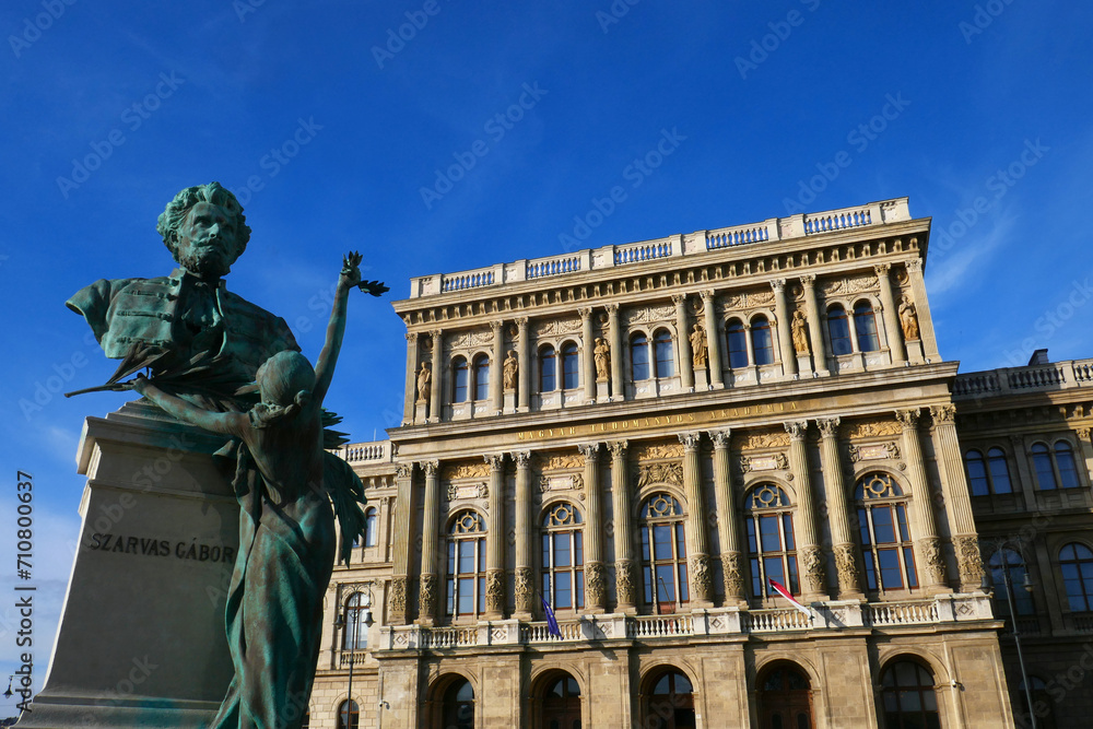 Statue von Gábor Szarvas Budapest V., Széchenyi István tér