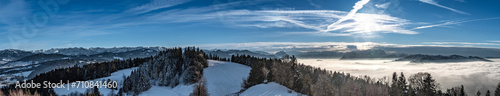 Bregenz, Österreich: Panorama der winterlichen Alpen vom Pfänder