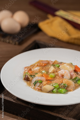 Steam Bean Curd with Egg White and Seafood
