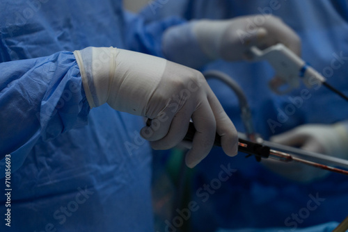 Canvastavla surgeon performing gastric sleeve surgery