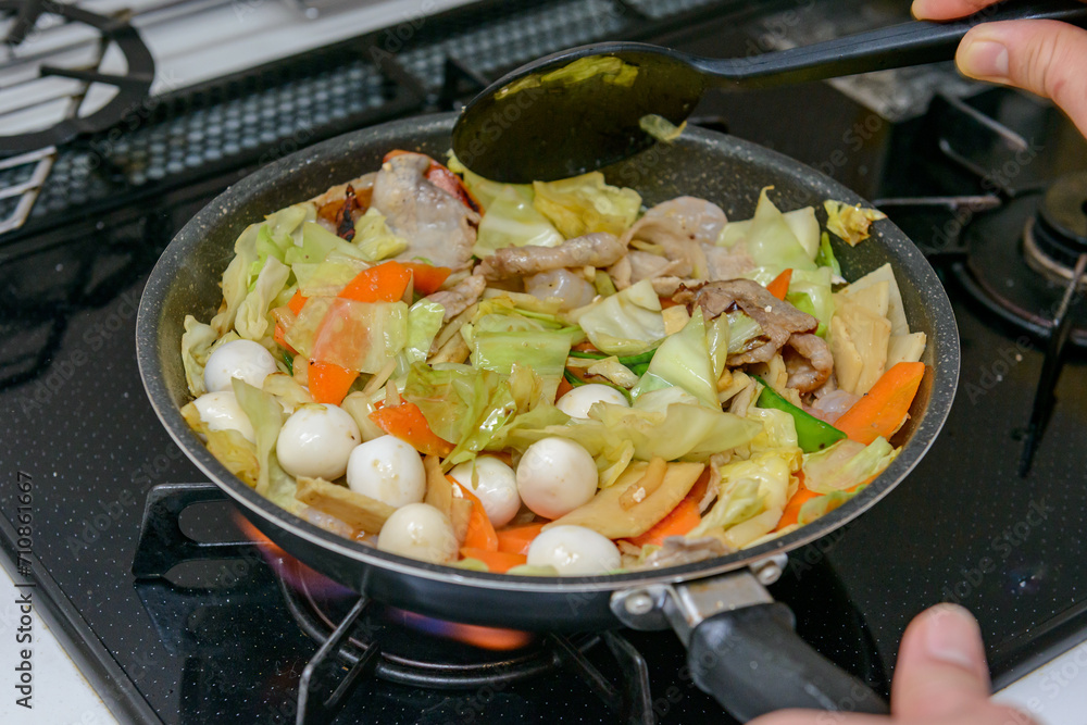 八宝菜の調理風景,中華料理 八宝菜の調理風景,中華料理