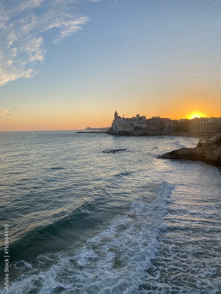 Obraz premium Puesta de sol en el Mediterraneo, Sitges, Barcelona