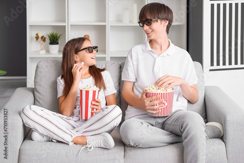 Cute girl and her brother w...