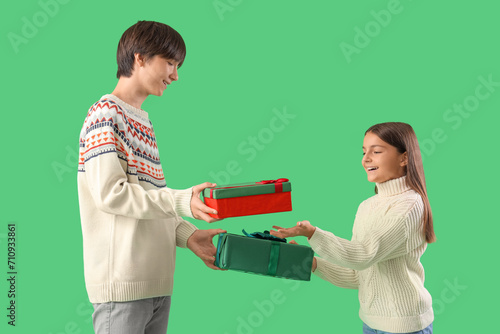 Cute girl and her brother w...
