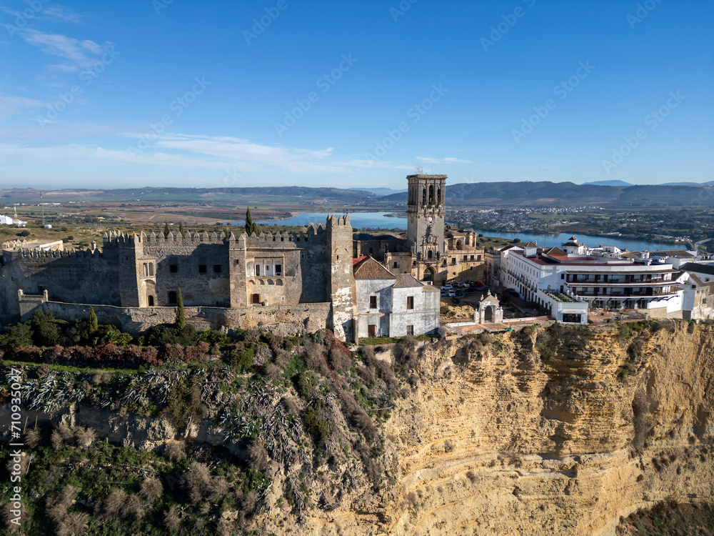 vista aérea del castillo de arcos de la Frontera en la provincia de Cádiz, Andalucía