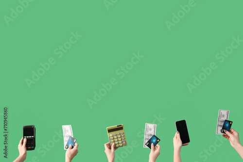 Women with credit cards, pa...