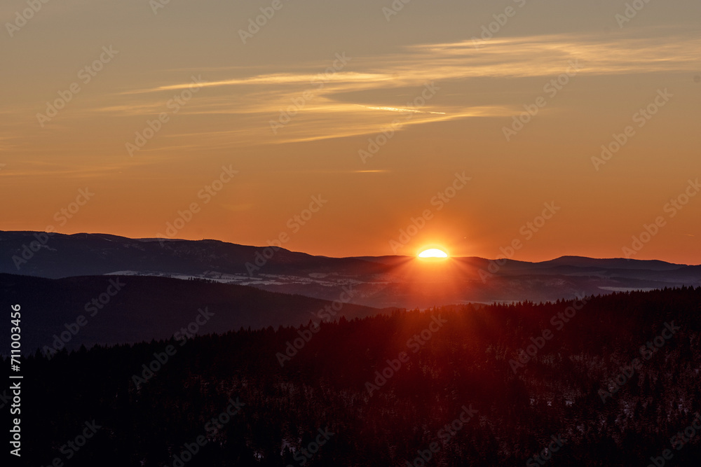 Obraz premium sunset in the mountains sunrise over the mountains