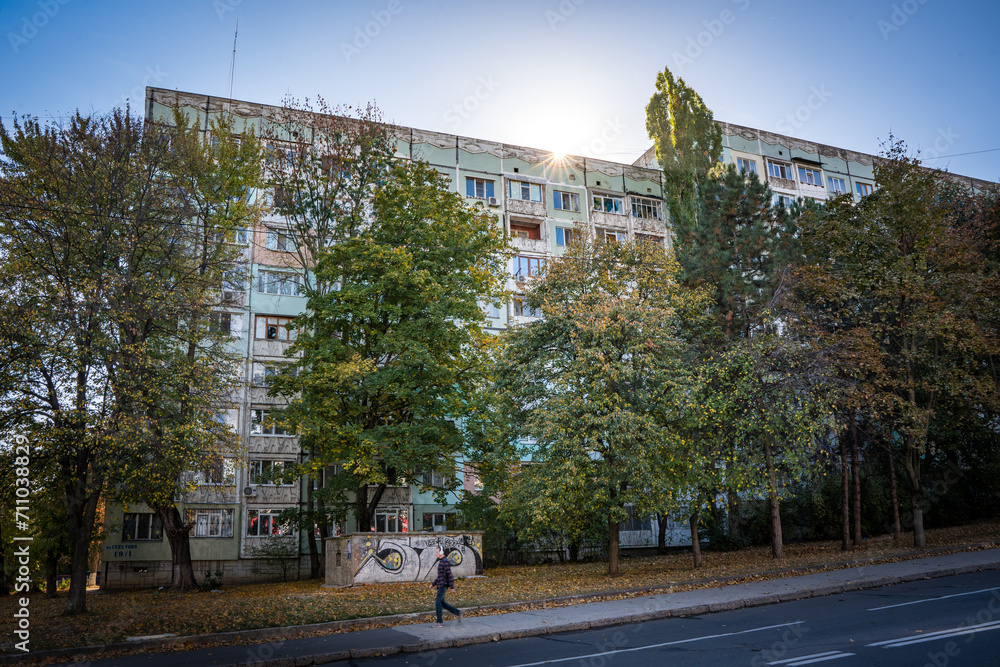 Obraz premium street view of chisinau with buildings from soviet era