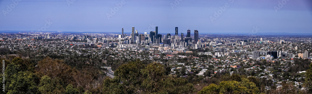 Naklejka premium Brisbane Skyline: A Panoramic View