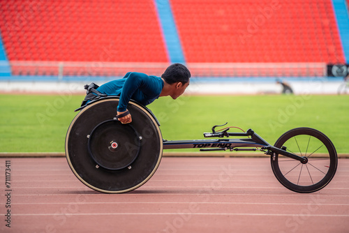 Tableau sur toile Asian young man para-athletes disabled practice handcycling in stadium