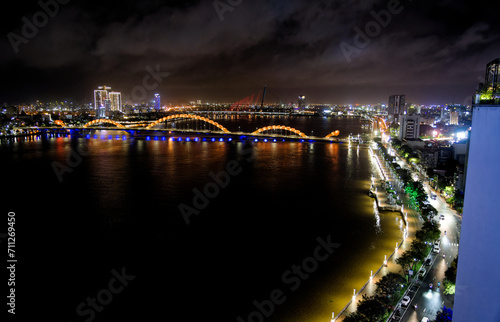 ドラゴンブリッジ（ロン橋）と街の夜景 ベトナム ダナン Dragon bridge Vietnam Danang