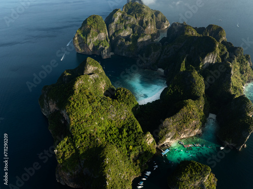Obraz na płótnie View from above, stunning aerial view of Ko Phi Phi Lee, a ring of steep limestone hills surrounding Maya Bay. Andaman Sea, Krabi, Thailand. w salonie