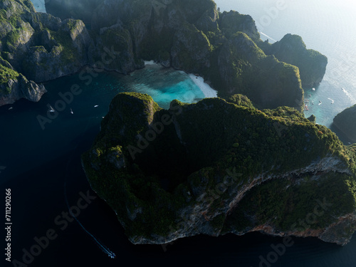 Obraz na płótnie View from above, stunning aerial view of Ko Phi Phi Lee, a ring of steep limestone hills surrounding Maya Bay. Andaman Sea, Krabi, Thailand. w salonie